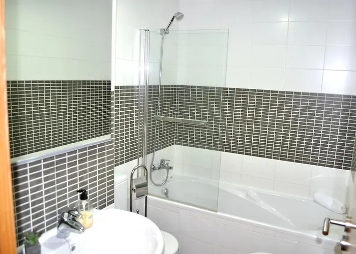 Marina Raset, 3 Dormitorios, Centro, By Bookindenia *