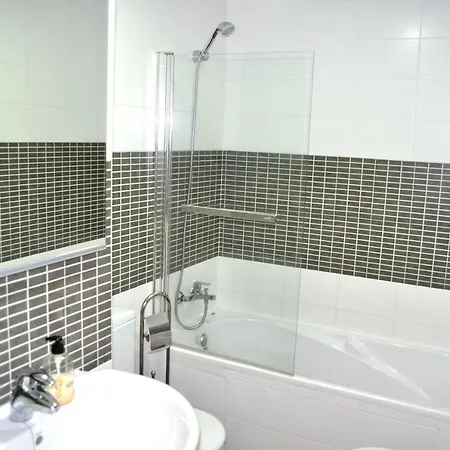 Marina Raset, 3 Dormitorios, Centro, By Bookindenia *