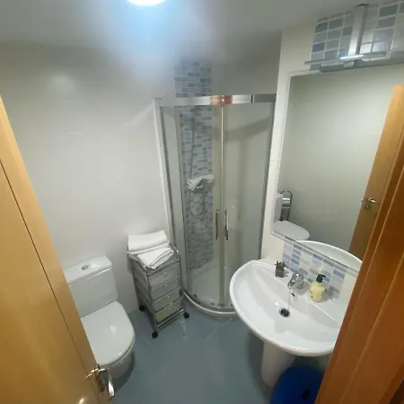 Marina Raset, 3 Dormitorios, Centro, By Bookindenia شقة