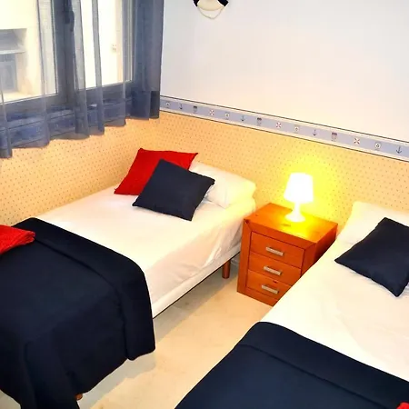 Marina Raset, 3 Dormitorios, Centro, By Bookindenia شقة