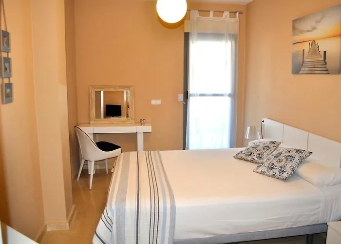 Marina Raset, 3 Dormitorios, Centro, By Bookindenia *